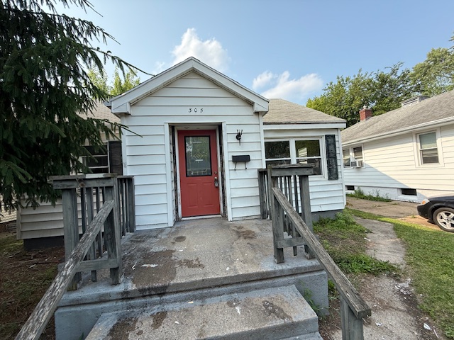 305 East Victoria Street